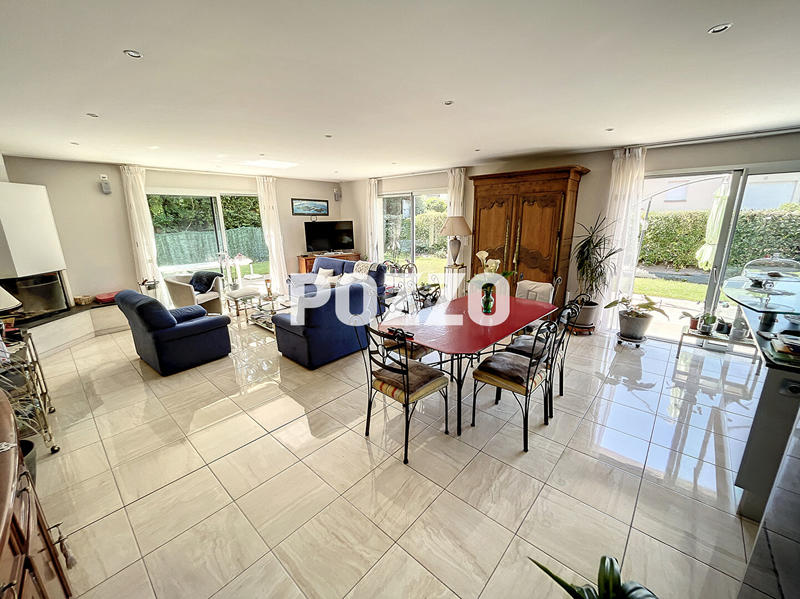 Maison - 230 m² - 9 pièces