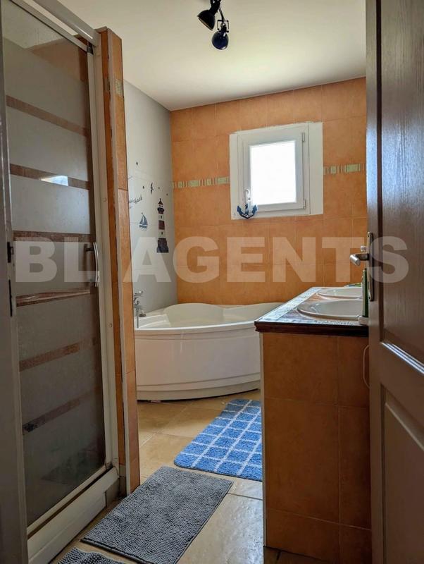 Maison traditionnelle - 112 m² - 6 pièces