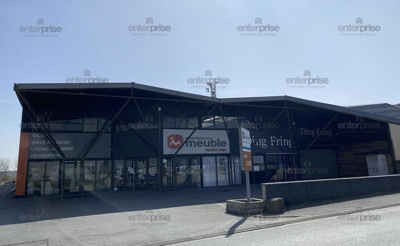 Local commercial - 1 100 m²