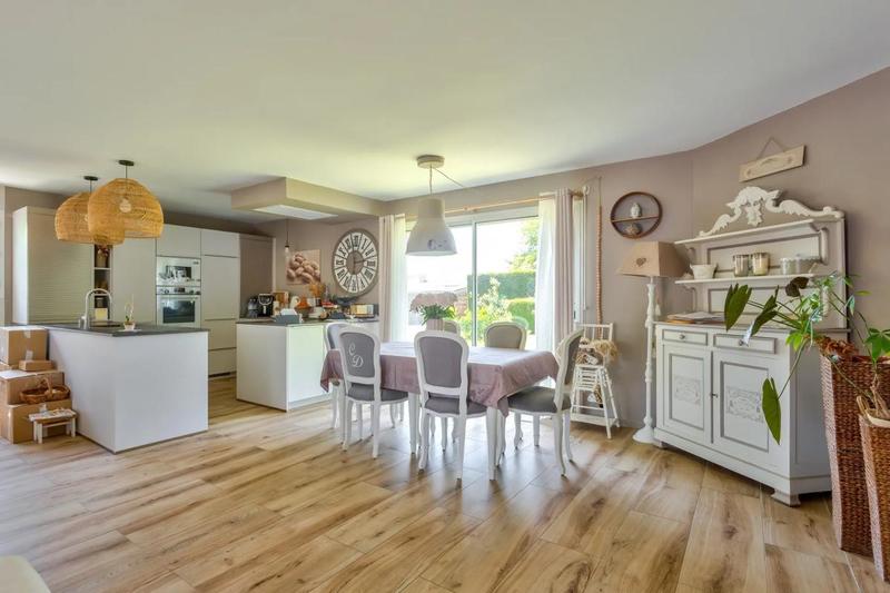 Maison - 200 m² - 8 pièces