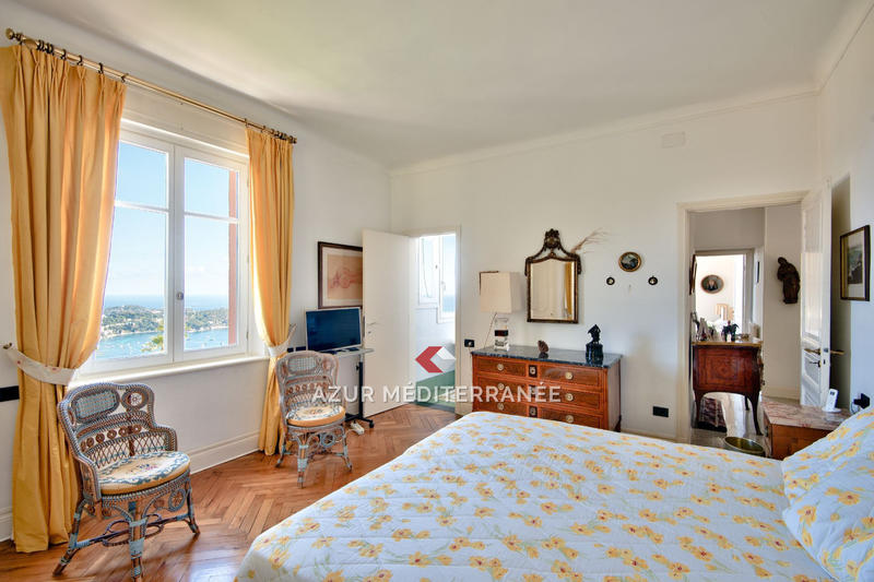 Villa - 240 m² - 6 pièces