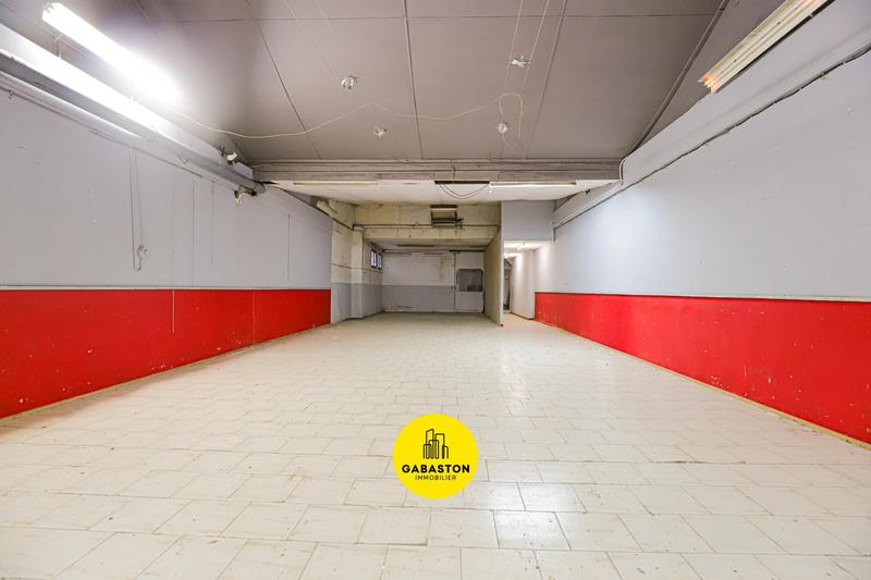 Entrepôt - 627 m² - 10 pièces