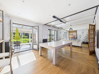 Maison - 224 m² - 6 pièces