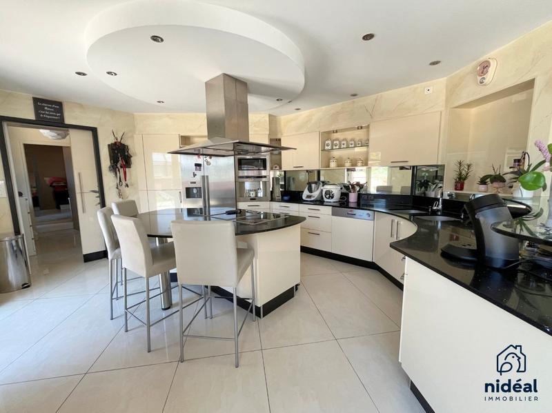 Maison - 450 m² - 10 pièces