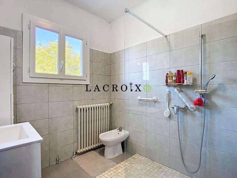 Maison - 220 m² - 8 pièces