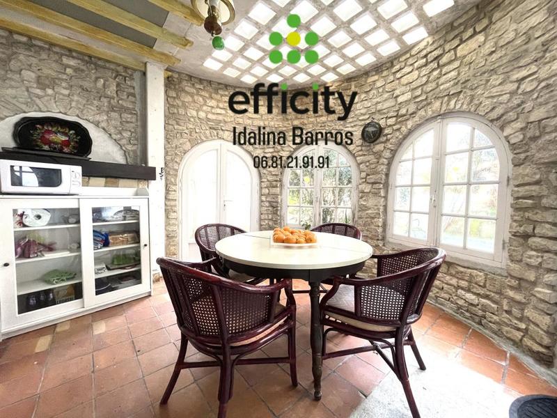 Maison - 275 m² - 10 pièces