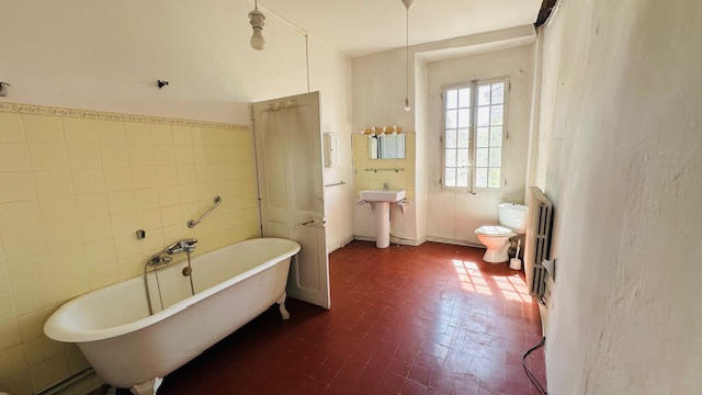 Maison - 220 m² - 8 pièces