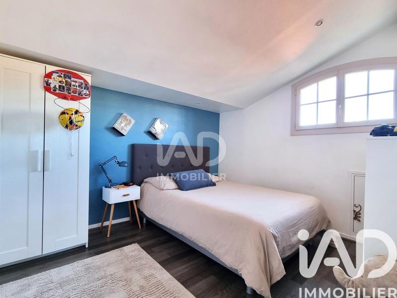 Maison - 230 m² - 8 pièces