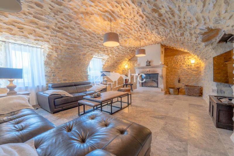 Propriété - 537 m² - 12 pièces