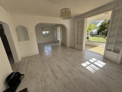 Maison - 202 m² - 7 pièces