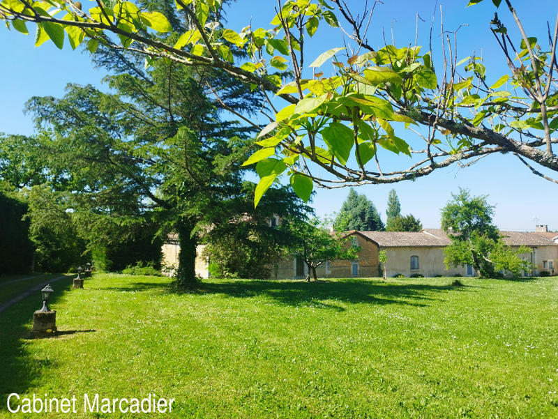 Maison - 234 m² - 8 pièces