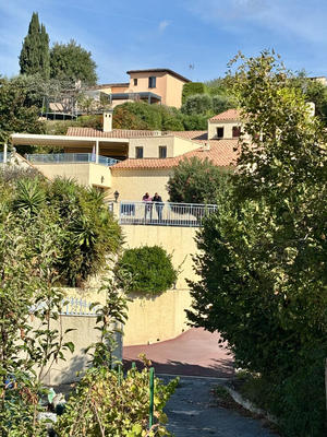 Maison - 270 m² - 5 pièces