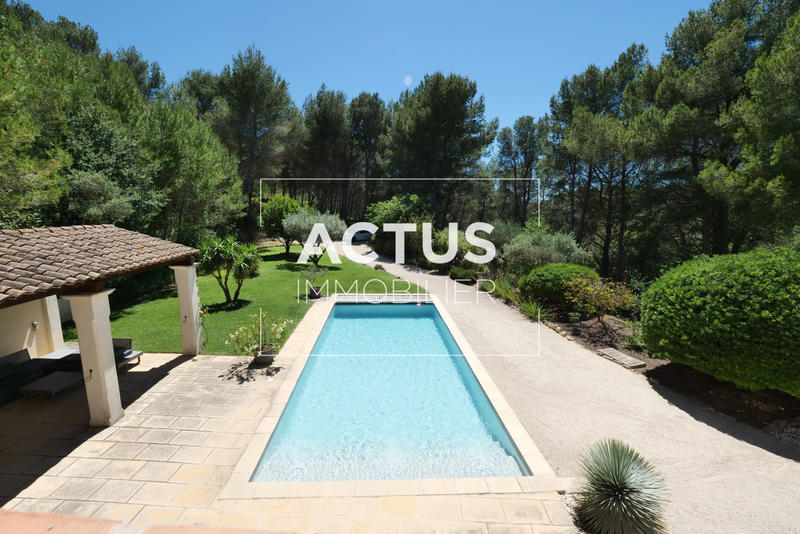 Maison - 195 m² - 9 pièces