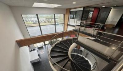 Local commercial - 3 000 m²