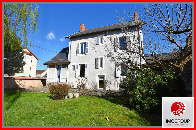 Maison - 220 m² - 11 pièces