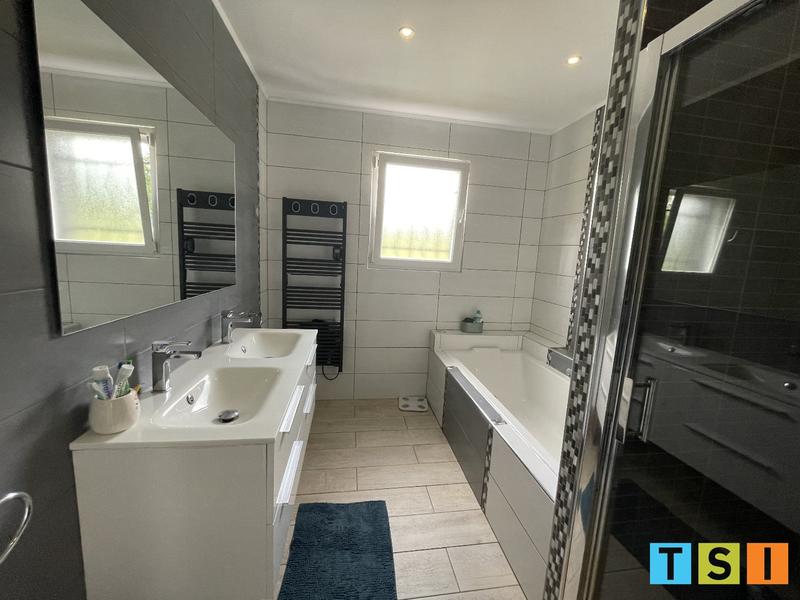 Maison - 223 m² - 8 pièces