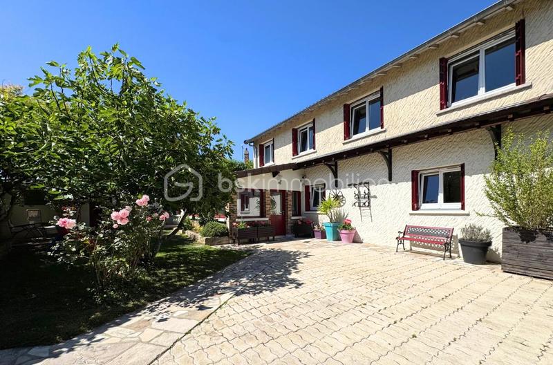 Maison - 146 m² - 8 pièces