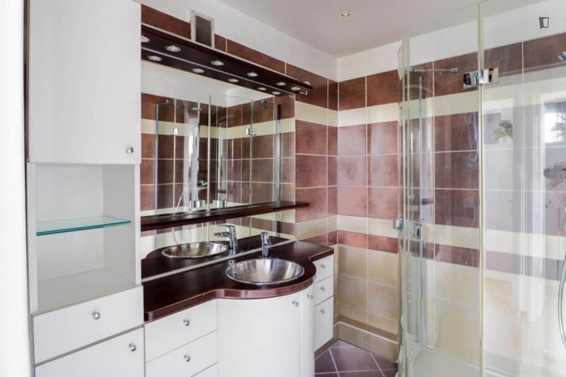 Chambre - 11 m² - 4 pièces