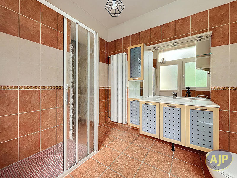 Maison - 220 m² - 10 pièces