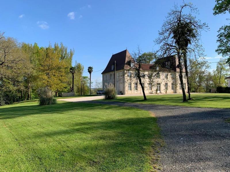 Propriété - 680 m² - 21 pièces