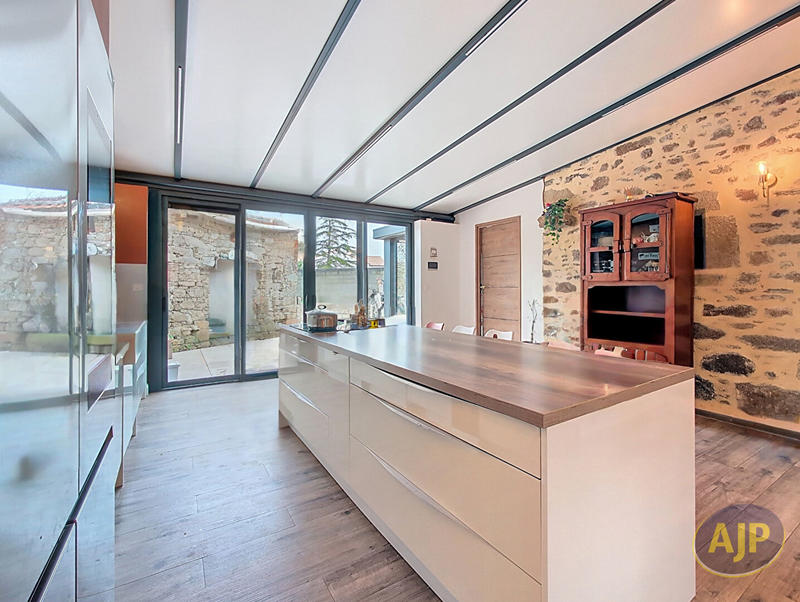 Maison - 231 m² - 12 pièces