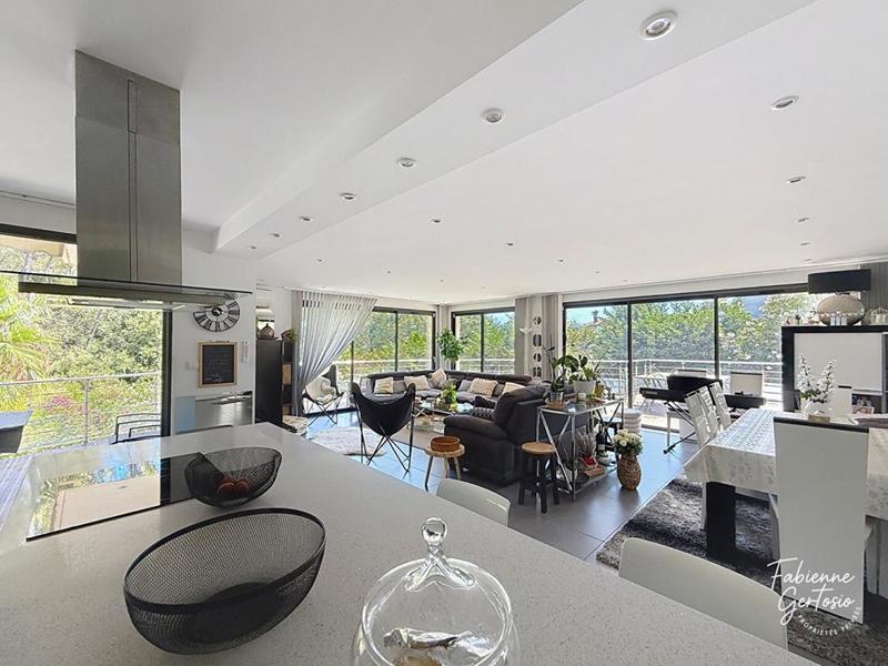 Maison - 240 m² - 7 pièces