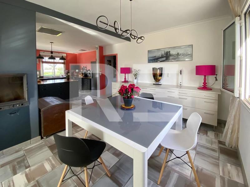 Maison - 198 m² - 9 pièces