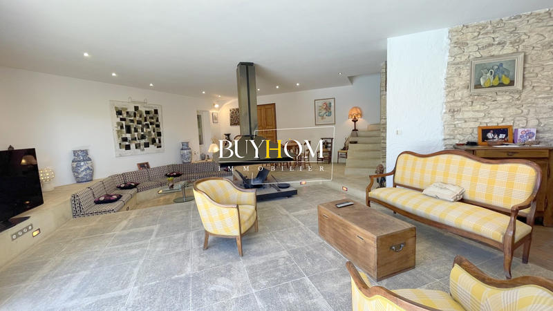 Maison - 304 m² - 8 pièces