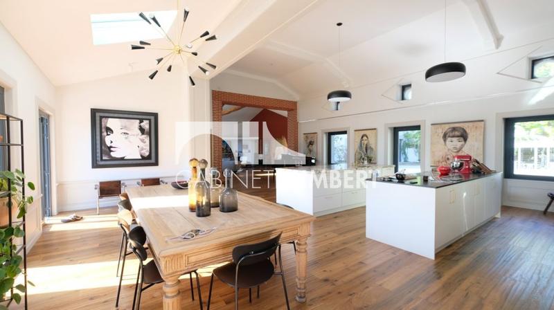 Maison - 380 m² - 9 pièces