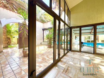 Villa - 256 m² - 9 pièces