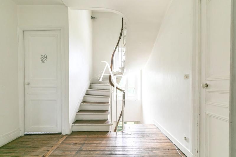 Maison - 247 m² - 10 pièces