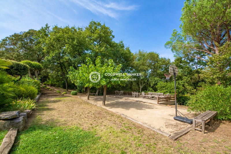 Villa - 250 m² - 6 pièces