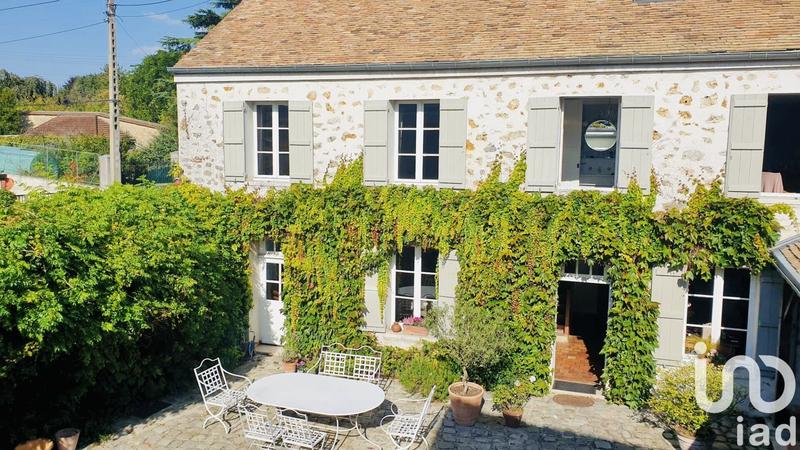 Maison - 230 m² - 8 pièces