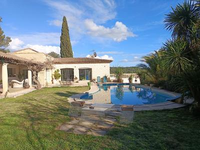 Maison - 460 m² - 16 pièces