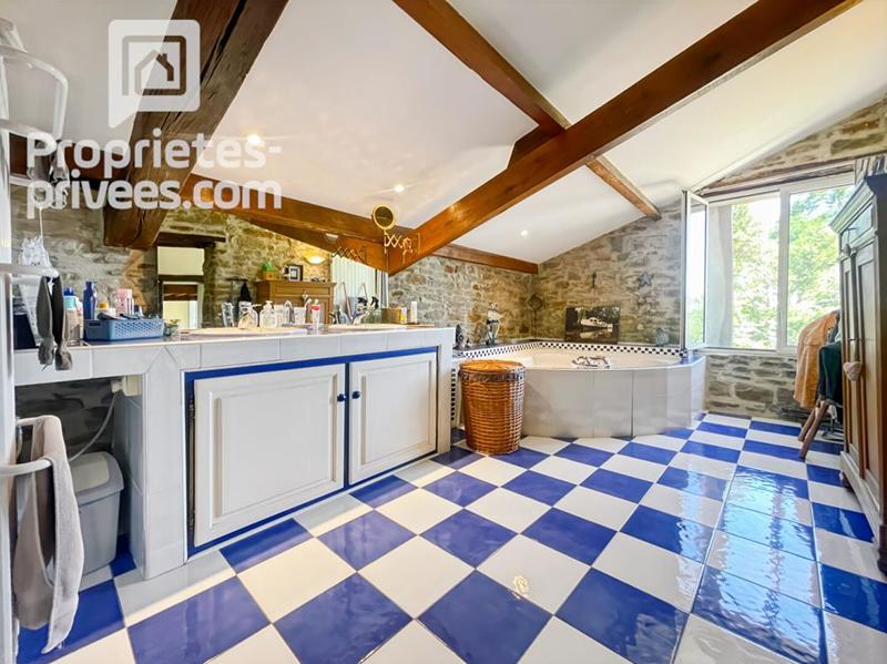 Maison - 320 m² - 9 pièces