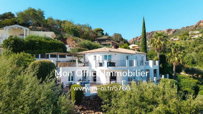 Maison - 230 m² - 8 pièces