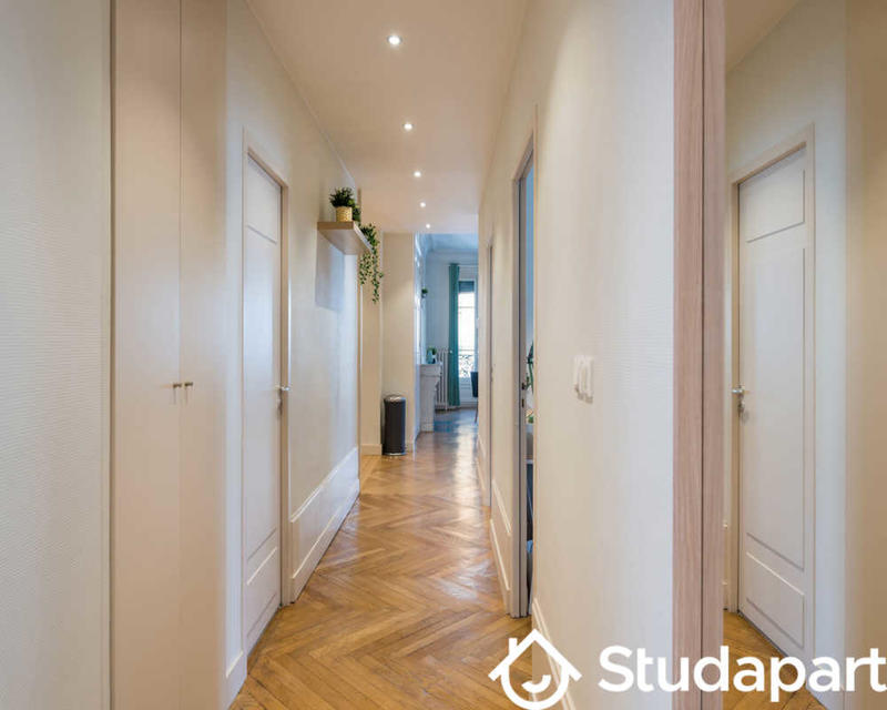 Chambre - 150 m² - 1 pièce