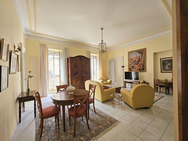 Appartement - 192 m² - 5 pièces