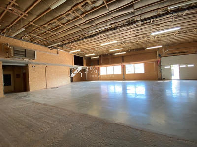 Entrepôt - 400 m² - 3 pièces