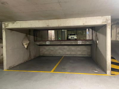 Parking / Garage