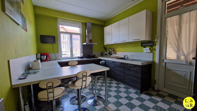 Maison - 241 m² - 8 pièces