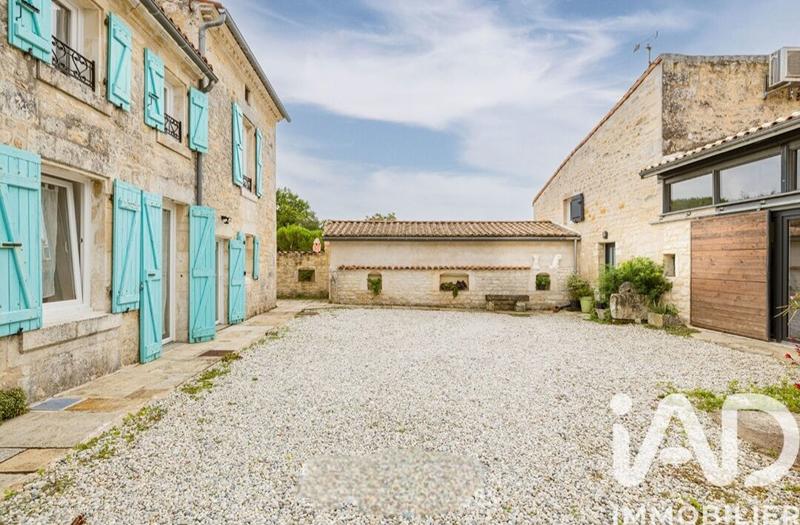 Maison - 275 m² - 11 pièces