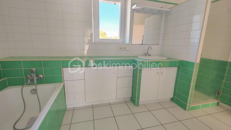 Maison traditionnelle - 240 m² - 10 pièces