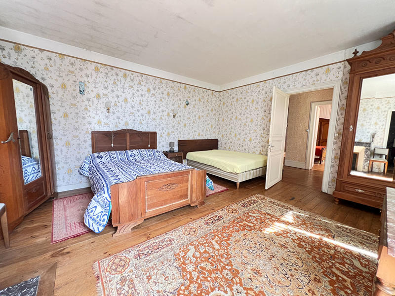 Maison - 225 m² - 9 pièces