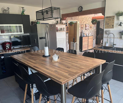 Maison - 252 m² - 11 pièces