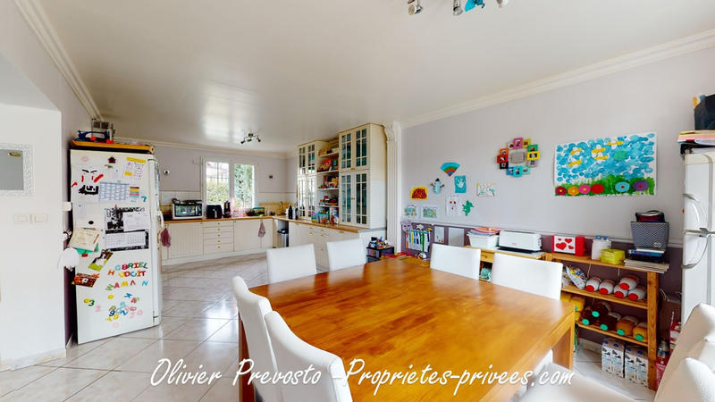 Maison - 240 m² - 10 pièces