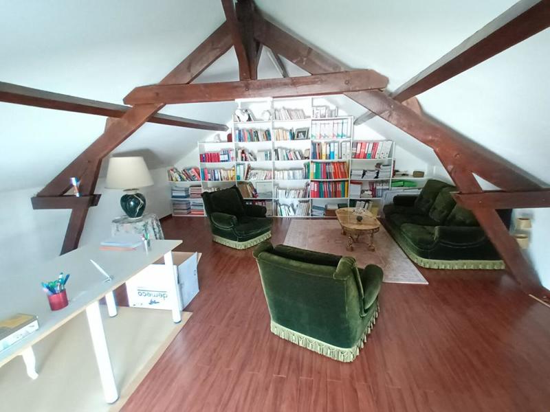 Maison - 311 m² - 8 pièces