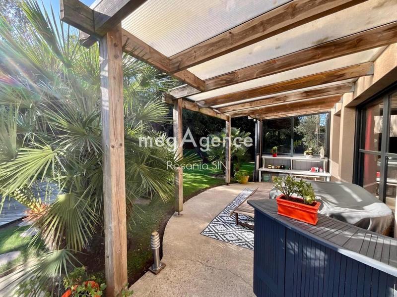 Maison - 246 m² - 8 pièces