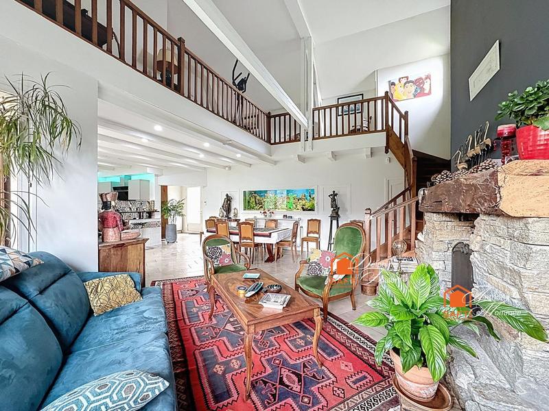 Maison - 165 m² - 5 pièces
