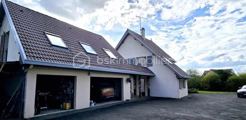 Maison - 300 m² - 8 pièces